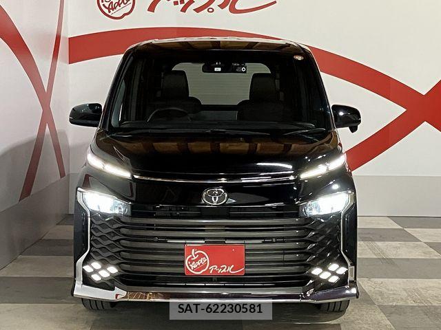Toyota VOXY 2023-06 7620925-2