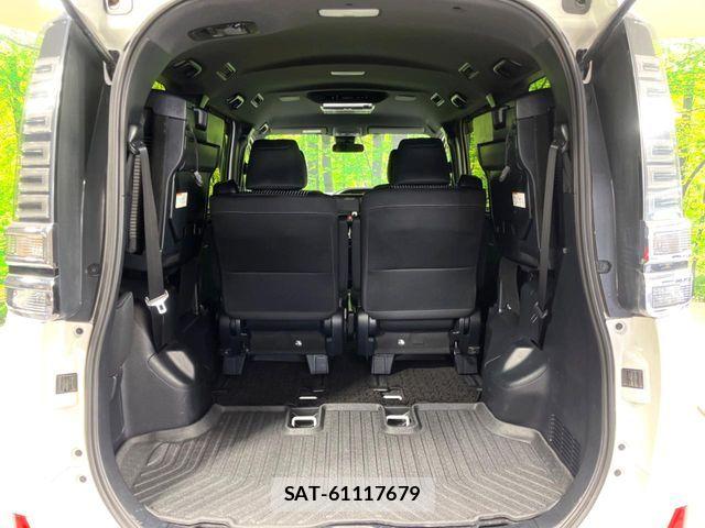 Toyota VOXY 2018-08 7620928-10