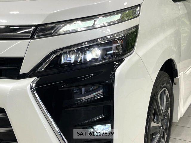 Toyota VOXY 2018-08 7620928-12