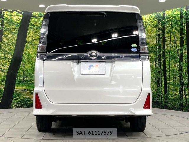 Toyota VOXY 2018-08 7620928-15