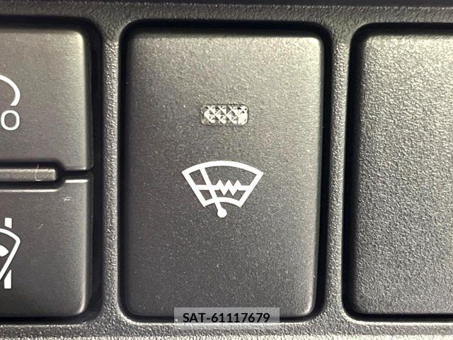 Toyota VOXY 2018-08 7620928-4