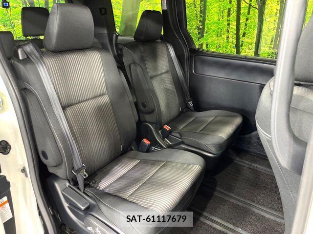 Toyota VOXY 2018-08 7620928-8