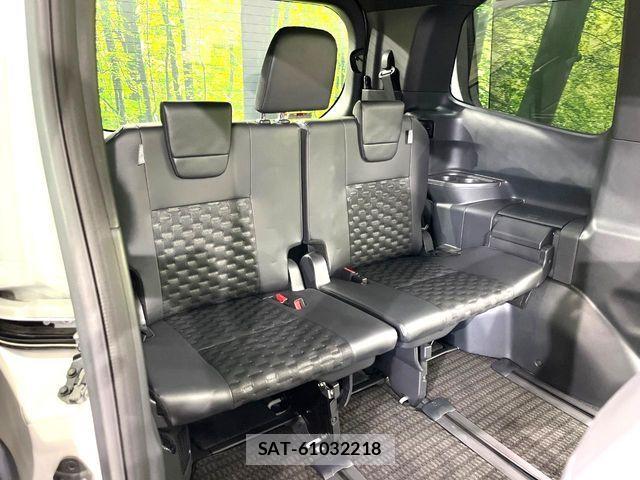 Toyota VOXY 2024-04 7620927-9