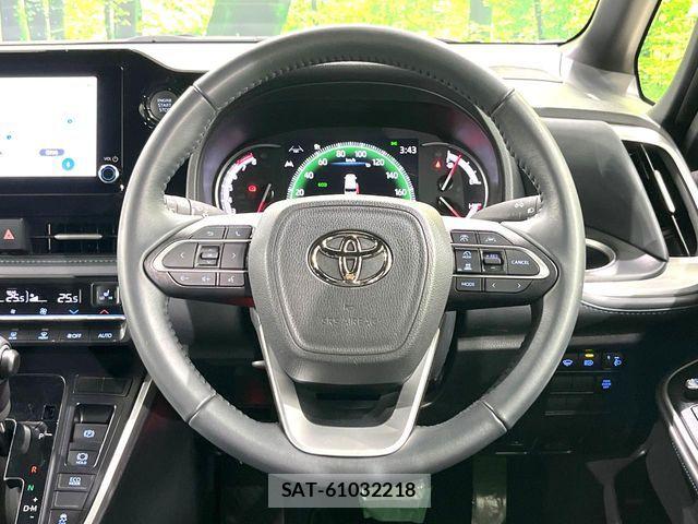 Toyota VOXY 2024-04 7620927-11