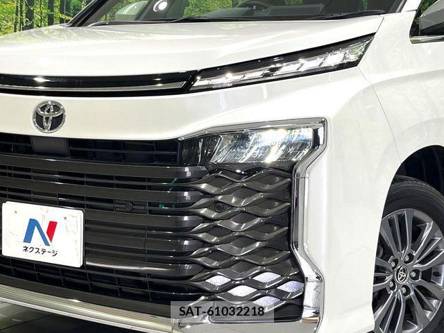 Toyota VOXY 2024-04 7620927-12