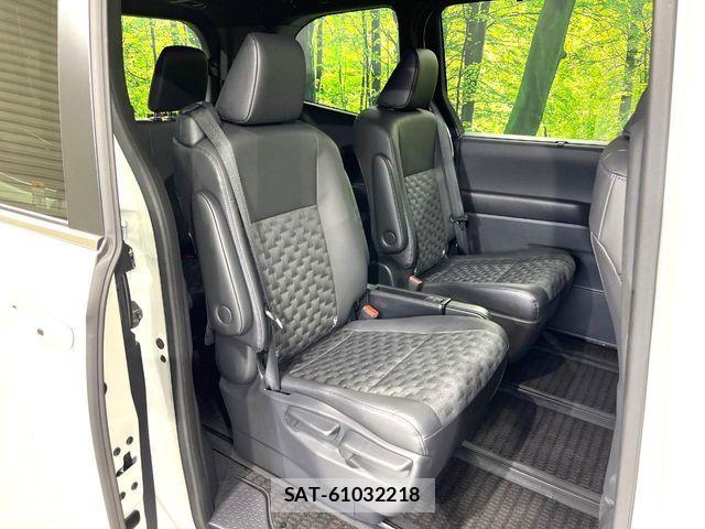 Toyota VOXY 2024-04 7620927-8