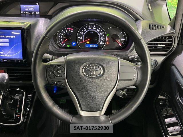 Toyota VOXY 2017-09 7620926-12