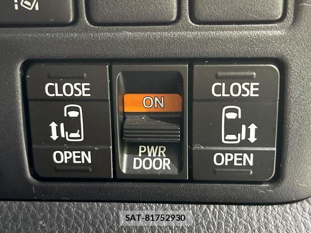 Toyota VOXY 2017-09 7620926-5