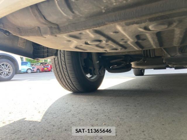 Toyota VOXY 2016-06 7620937-11