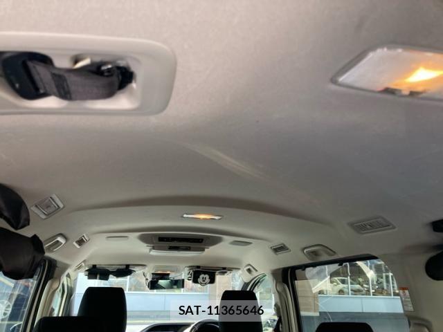 Toyota VOXY 2016-06 7620937-14