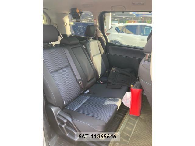 Toyota VOXY 2016-06 7620937-15