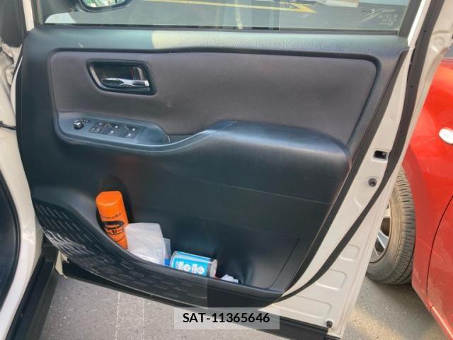 Toyota VOXY 2016-06 7620937-16