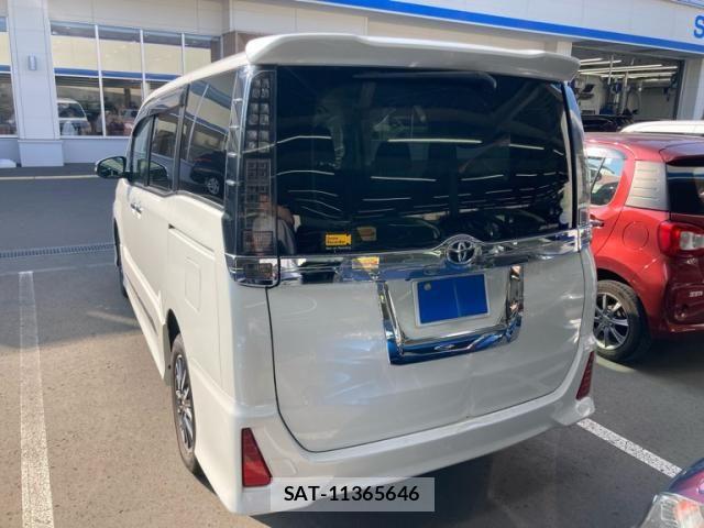 Toyota VOXY 2016-06 7620937-3