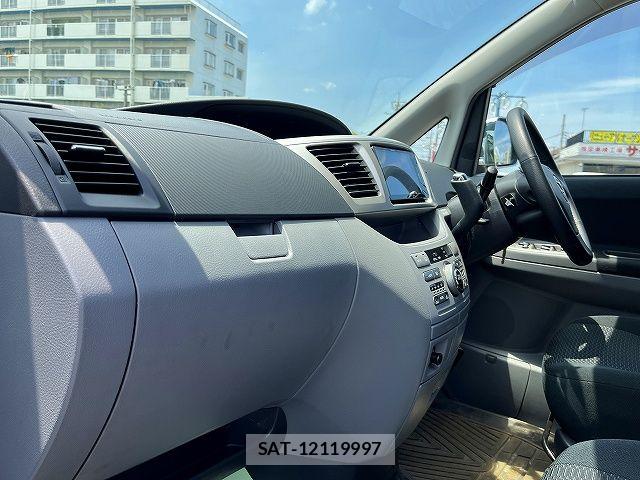 Toyota VOXY 2005-10 7620936-18