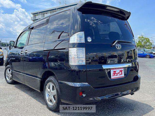 Toyota VOXY 2005-10 7620936-8
