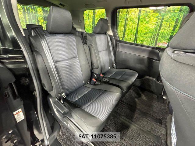 Toyota VOXY 2014-03 7620935-9