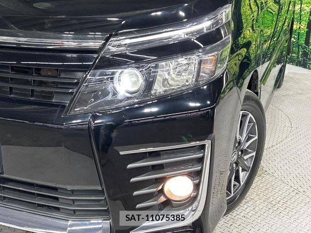 Toyota VOXY 2014-03 7620935-12