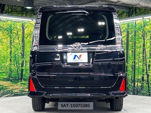 Toyota VOXY 2014-03 7620935-15