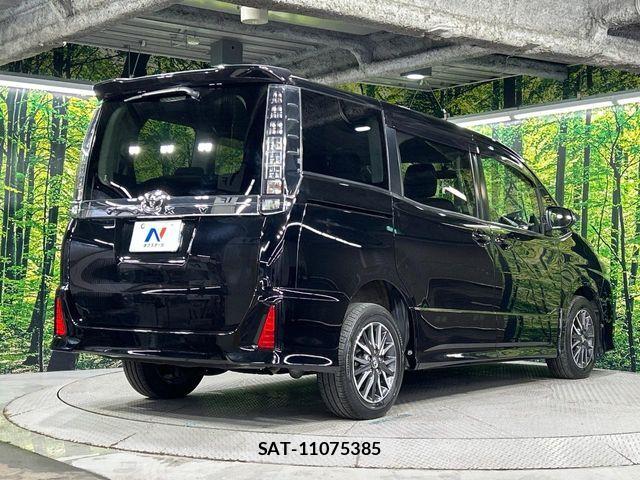 Toyota VOXY 2014-03 7620935-17