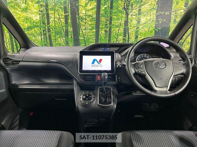 Toyota VOXY 2014-03 7620935-1