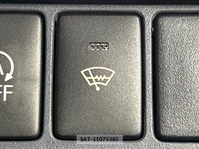Toyota VOXY 2014-03 7620935-4