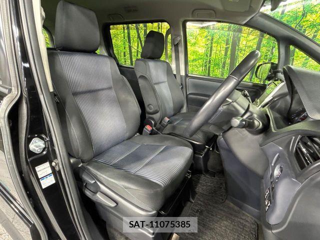 Toyota VOXY 2014-03 7620935-8