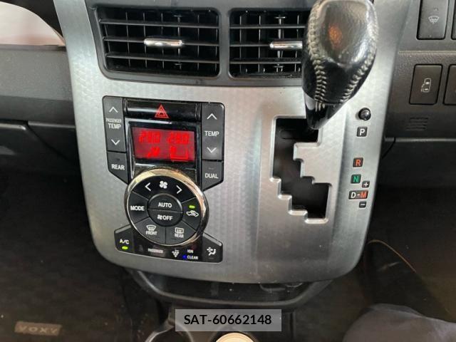 Toyota VOXY 2013-08 7730071-11