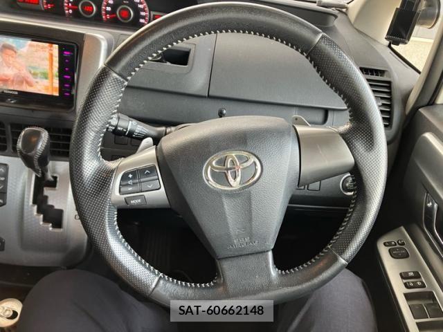Toyota VOXY 2013-08 7730071-13