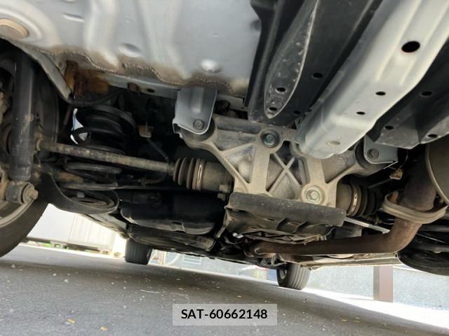Toyota VOXY 2013-08 7730071-17