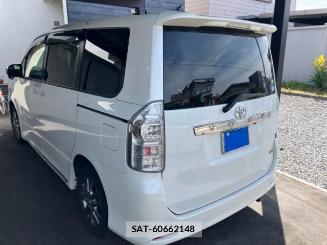Toyota VOXY 2013-08 7730071-4