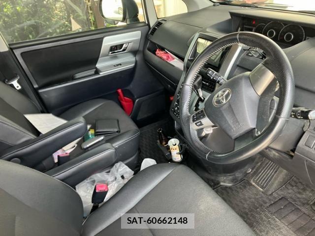 Toyota VOXY 2013-08 7730071-6