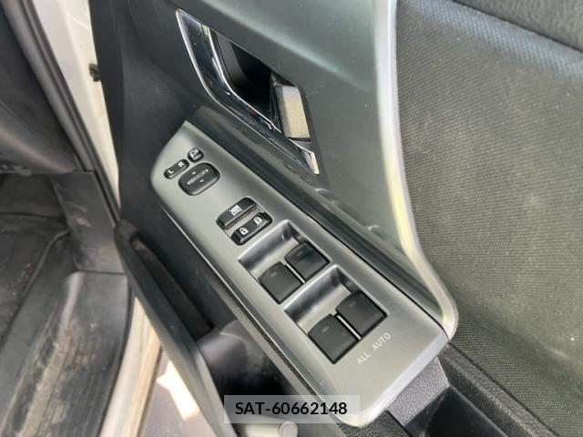 Toyota VOXY 2013-08 7730071-7