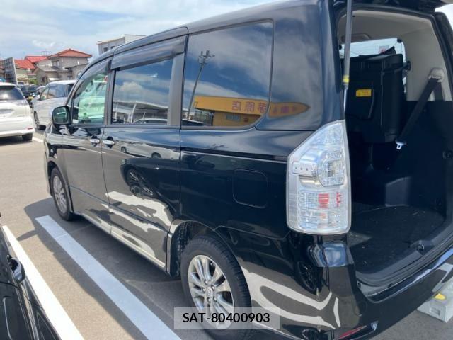 Toyota VOXY 2013-07 7730070-3