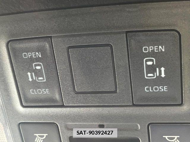Toyota VOXY 2026-06 7730060-2