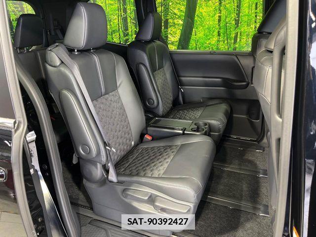 Toyota VOXY 2026-06 7730060-8