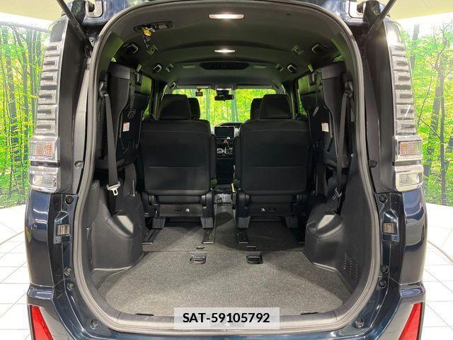 Toyota VOXY 2018-03 7730062-10