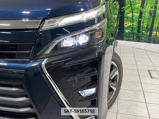 Toyota VOXY 2018-03 7730062-12