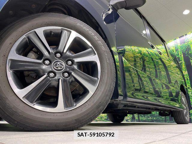 Toyota VOXY 2018-03 7730062-13