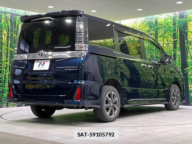 Toyota VOXY 2018-03 7730062-17