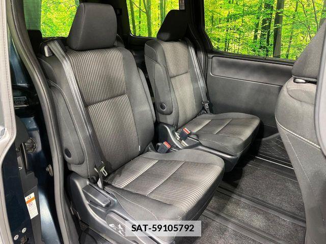 Toyota VOXY 2018-03 7730062-8
