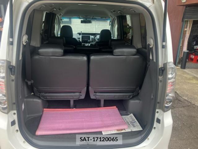 Toyota VOXY 2007-09 7730072-13