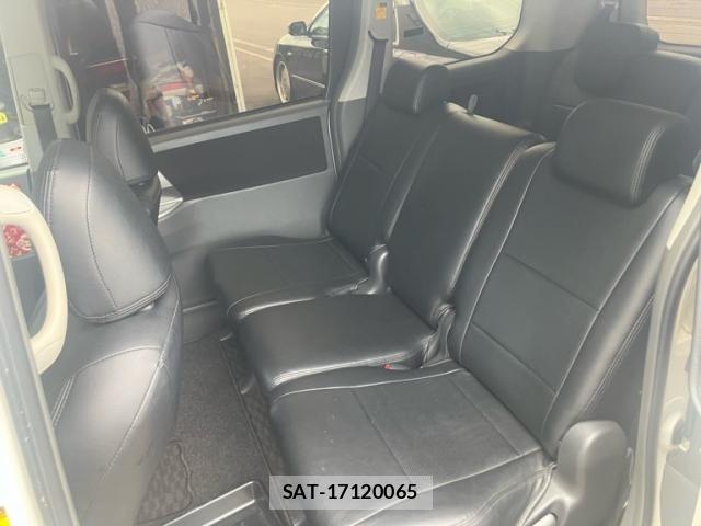 Toyota VOXY 2007-09 7730072-14