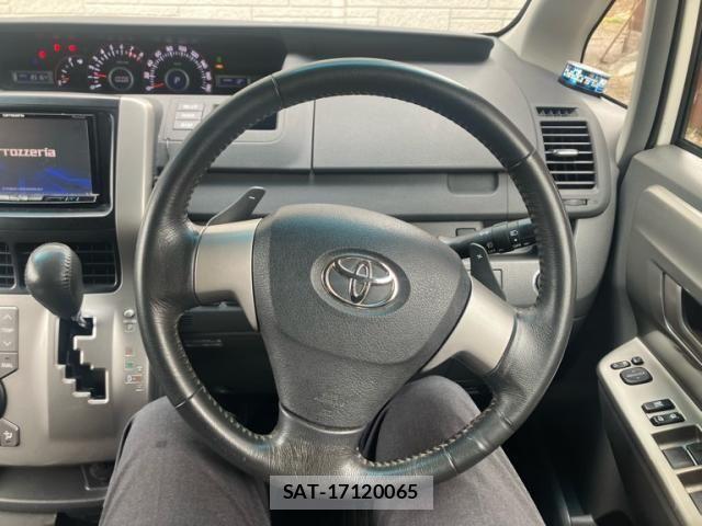 Toyota VOXY 2007-09 7730072-18