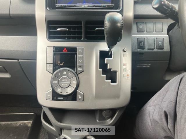 Toyota VOXY 2007-09 7730072-19