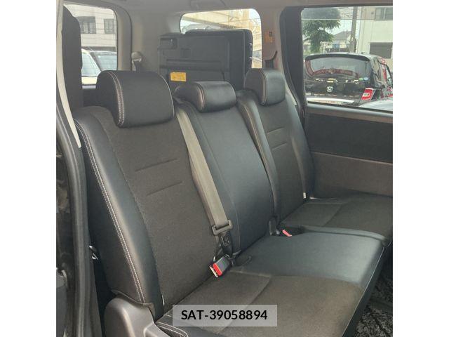 Toyota VOXY 2013-11 7730066-11