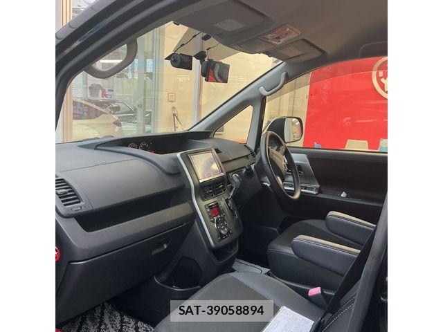 Toyota VOXY 2013-11 7730066-1