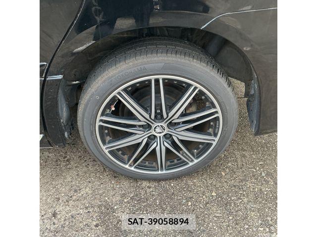 Toyota VOXY 2013-11 7730066-3