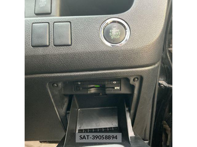 Toyota VOXY 2013-11 7730066-6