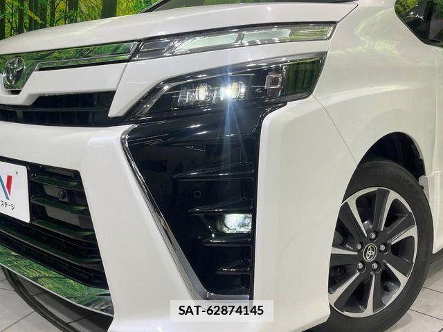 Toyota VOXY 2021-03 7730061-12