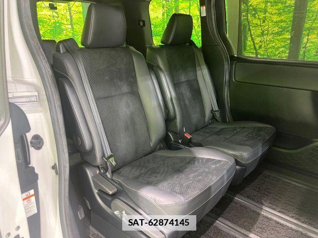 Toyota VOXY 2021-03 7730061-8